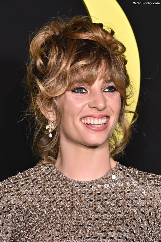 Maya Hawke photo 21 of 851