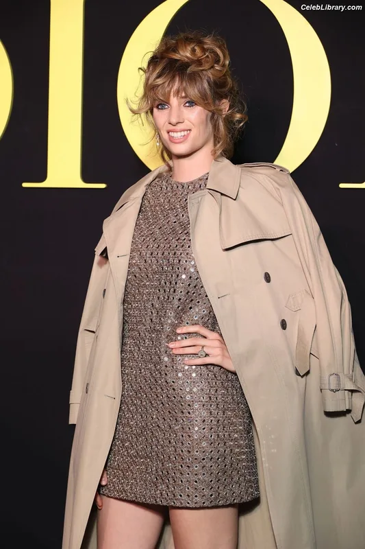 Maya Hawke photo 19 of 851