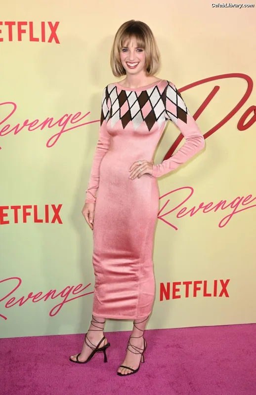 Maya Hawke photo 24 of 851
