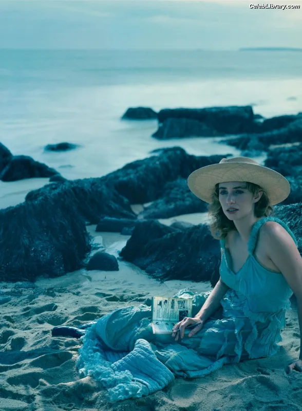 Maya Hawke photo 1 of 851