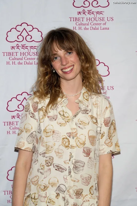 Maya Hawke photo 15 of 851
