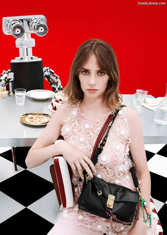 Maya Hawke photo 4 of 851