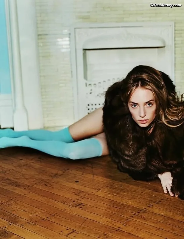 Maya Hawke photo 13 of 851