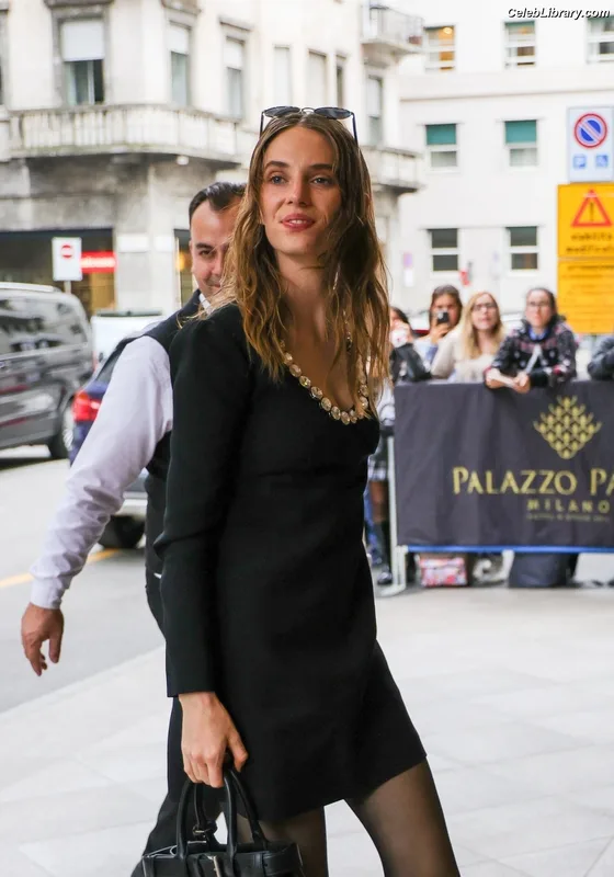 Maya Hawke photo 8 of 851