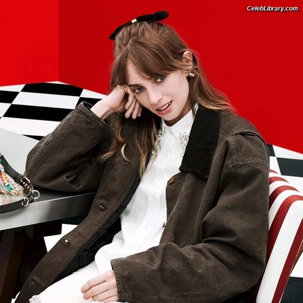 Maya Hawke photo 12 of 851