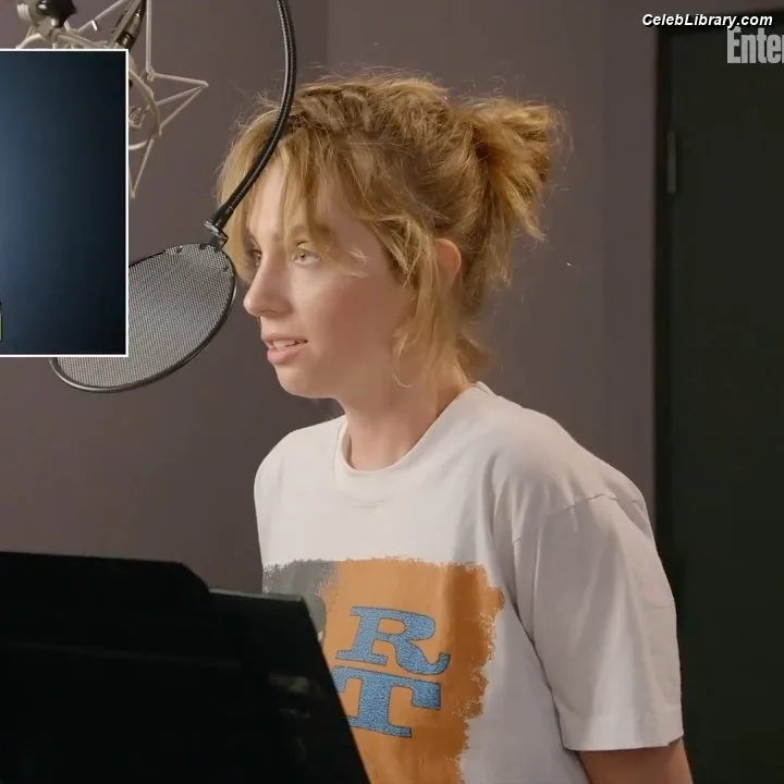 Maya Hawke photo 16 of 851