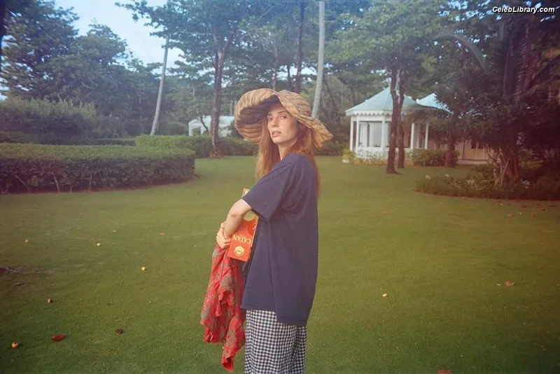 Maya Hawke photo 21 of 851