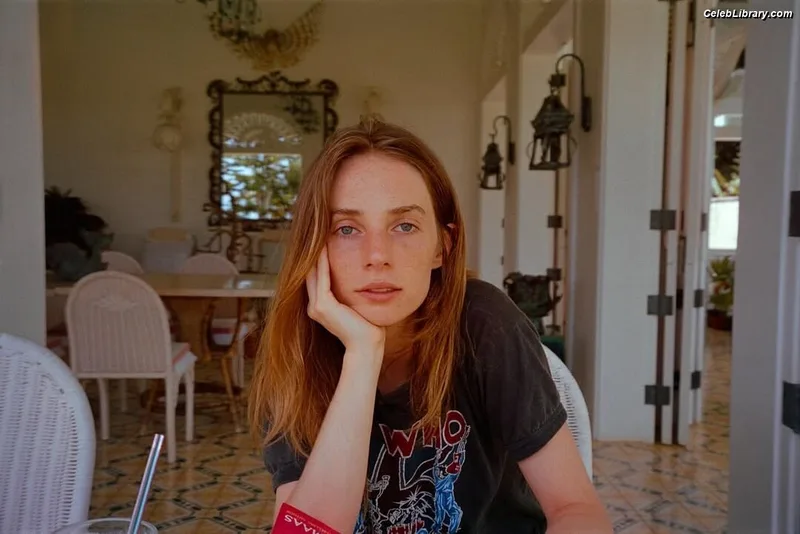 Maya Hawke photo 22 of 851