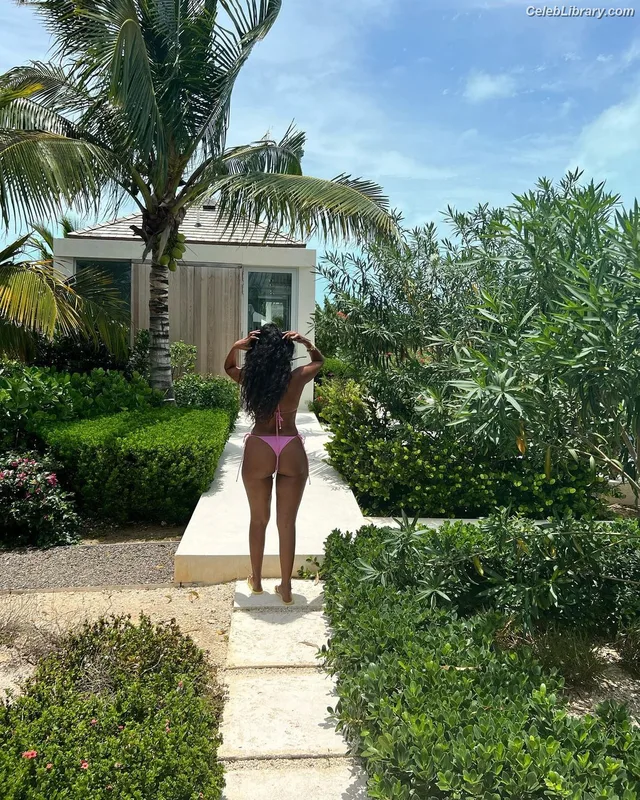 Maya Jama photo 1 of 663