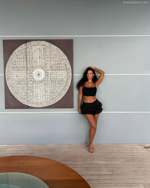 Maya Jama photo 3 of 663