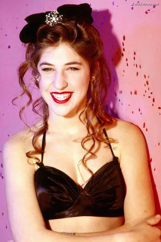 Mayim Bialik photo 3 of 11