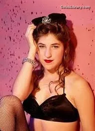 Mayim Bialik photo 4 of 11