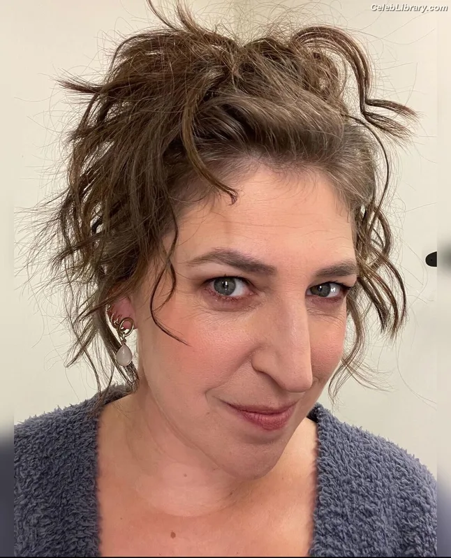 Mayim Bialik photo 6 of 11