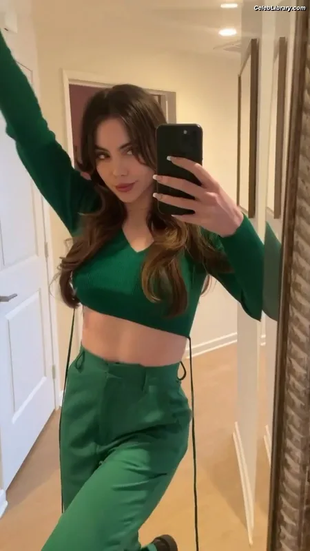 McKayla Maroney photo 2 of 401