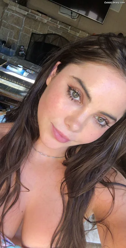 McKayla Maroney photo 21 of 401