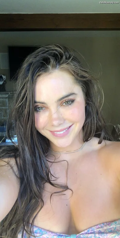 McKayla Maroney photo 3 of 401