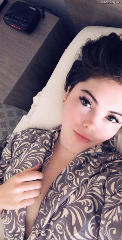 McKayla Maroney photo 15 of 401