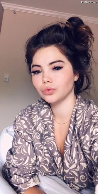 McKayla Maroney photo 17 of 401