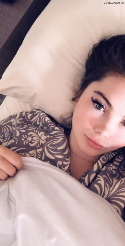 McKayla Maroney photo 19 of 401