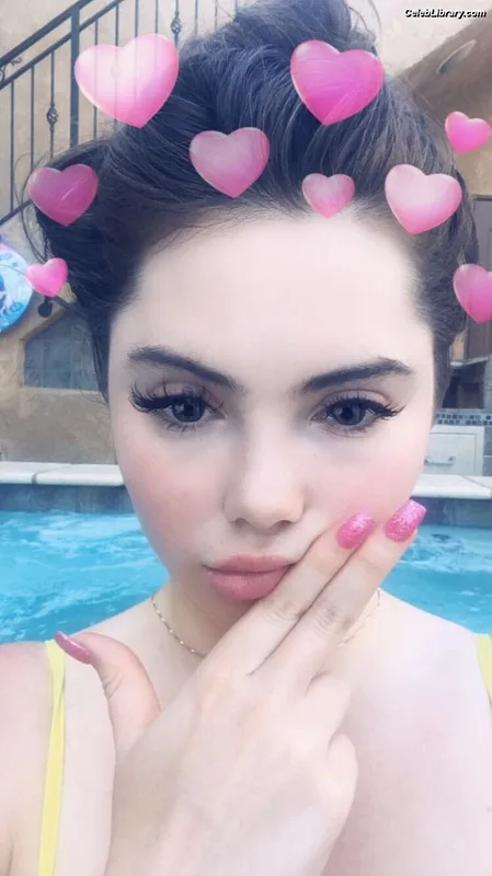 McKayla Maroney photo 20 of 401