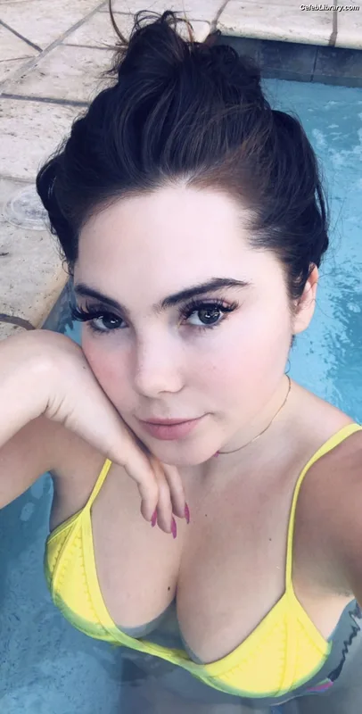 McKayla Maroney photo 23 of 401