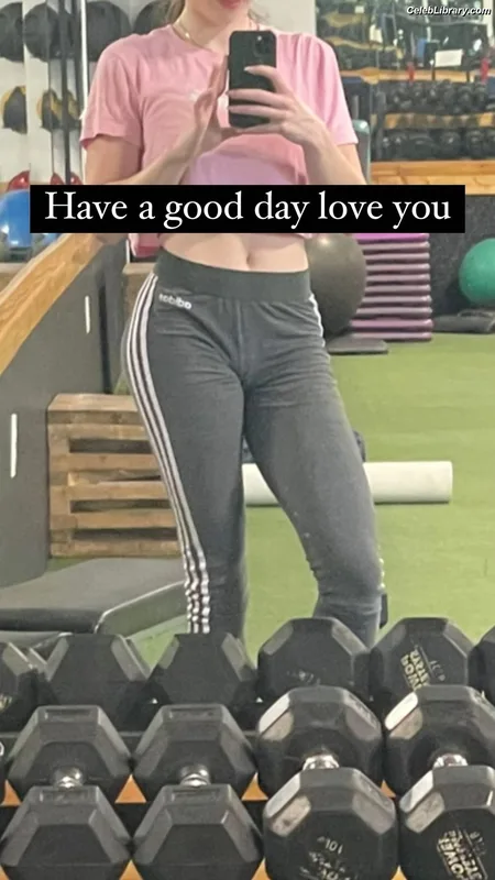 McKayla Maroney photo 3 of 401
