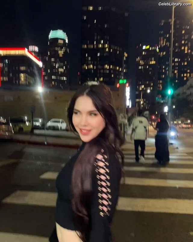 McKayla Maroney photo 20 of 401