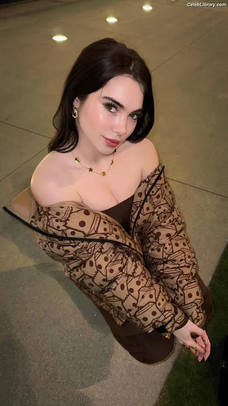 McKayla Maroney photo 2 of 401