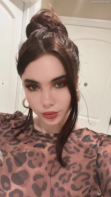 McKayla Maroney photo 10 of 401