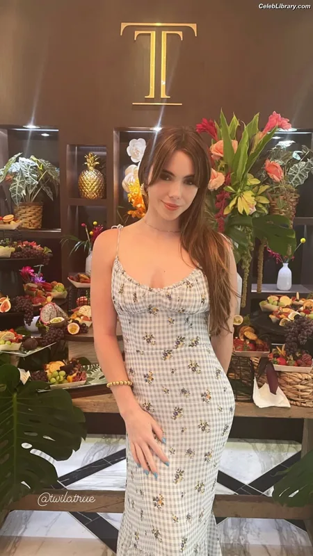 McKayla Maroney photo 1 of 401