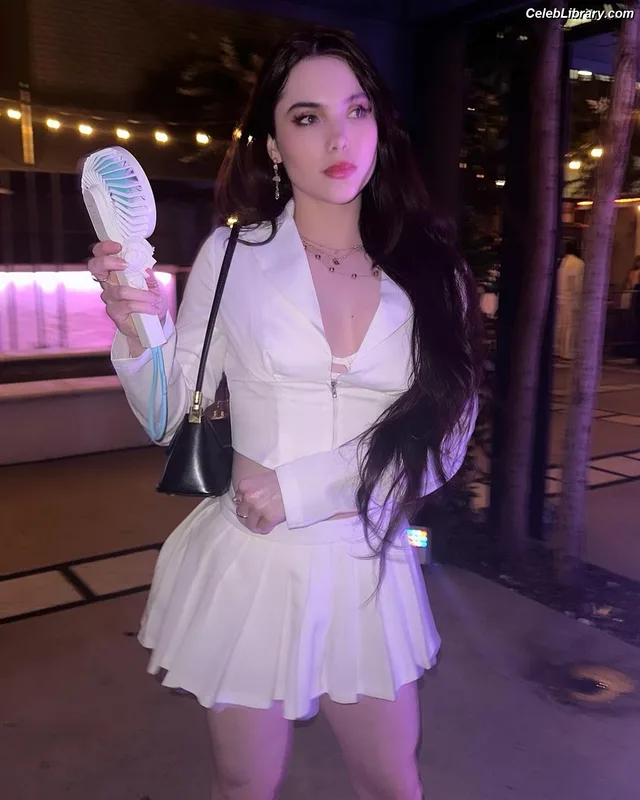 McKayla Maroney photo 1 of 401