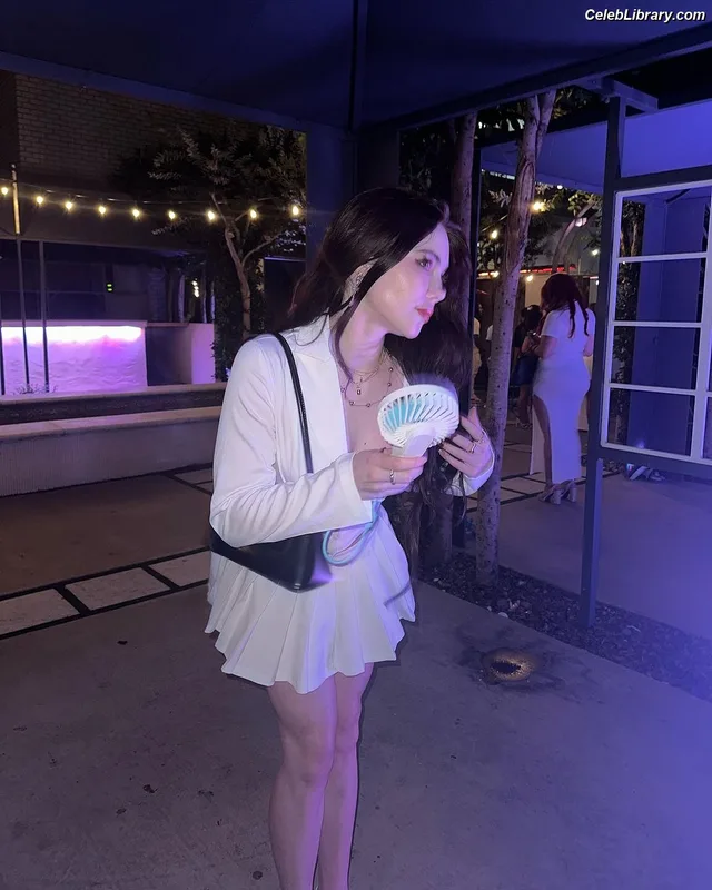 McKayla Maroney photo 3 of 401