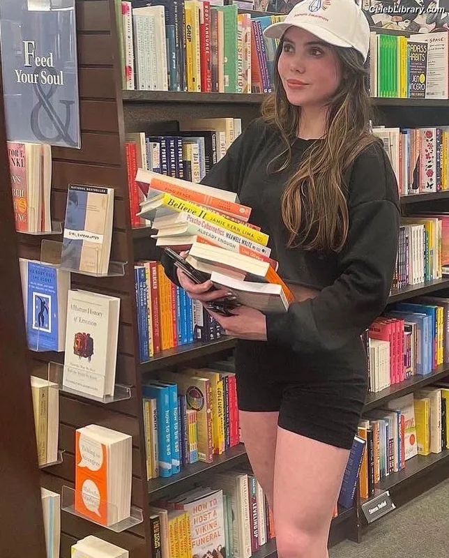 McKayla Maroney photo 22 of 401