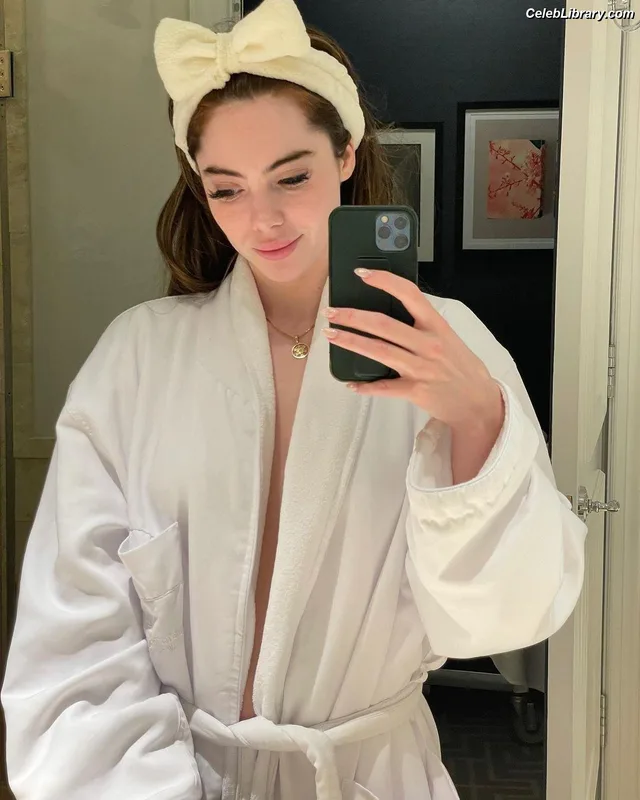 McKayla Maroney photo 17 of 401