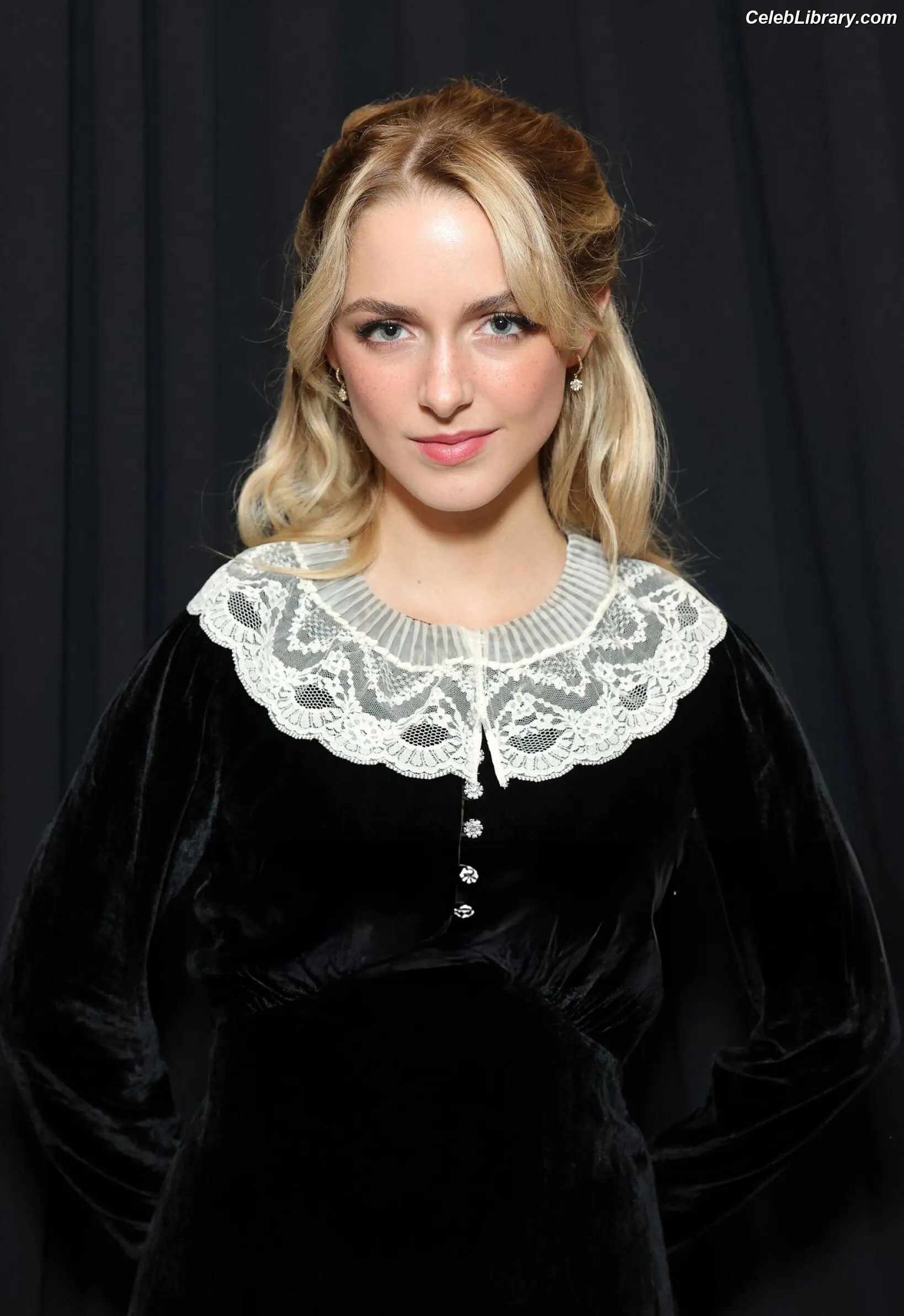 Mckenna Grace photo 20 of 1533