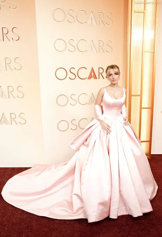 Mckenna Grace photo 18 of 1528