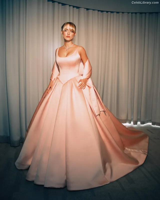Mckenna Grace photo 21 of 1528