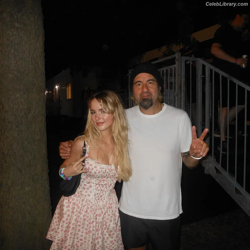 Mckenna Grace photo 4 of 1528