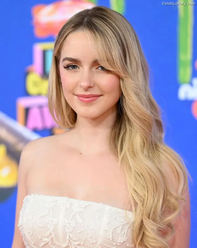 Mckenna Grace photo 23 of 1528