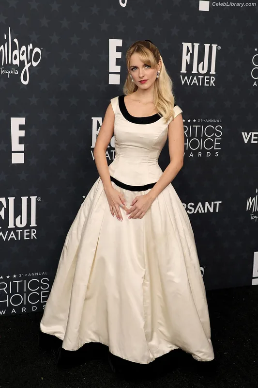 Mckenna Grace photo 12 of 1528