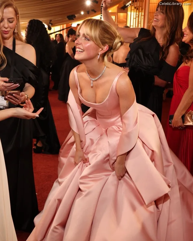 Mckenna Grace photo 2 of 1528