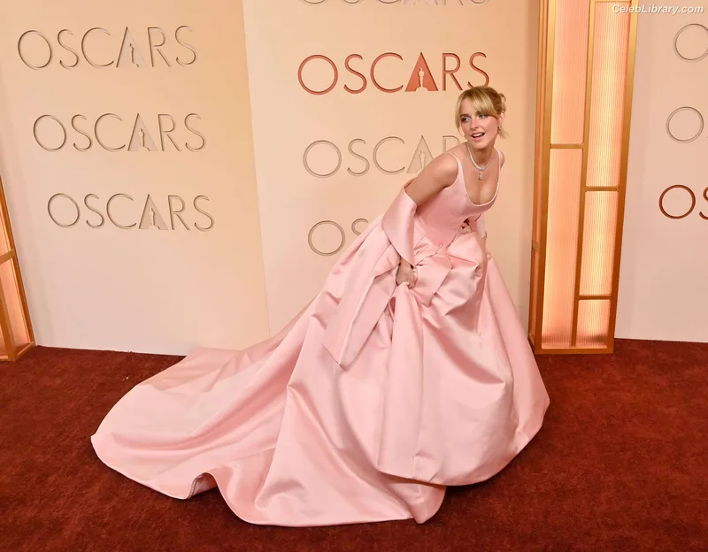 Mckenna Grace photo 10 of 1528