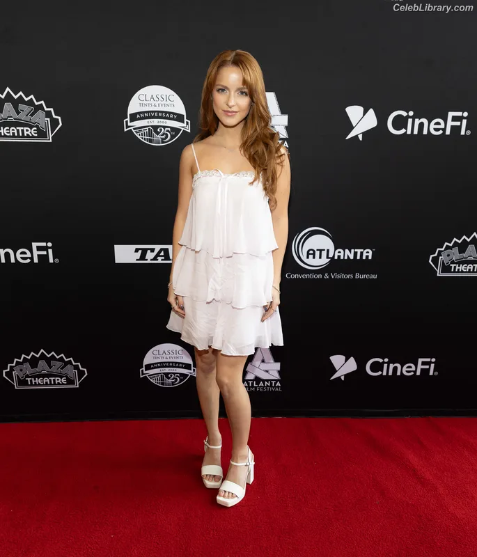 Mckenna Grace photo 4 of 1528