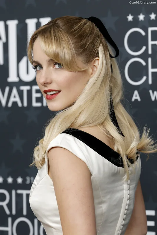 Mckenna Grace photo 24 of 1528