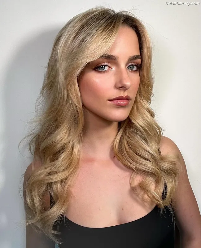 Mckenna Grace photo 10 of 1528