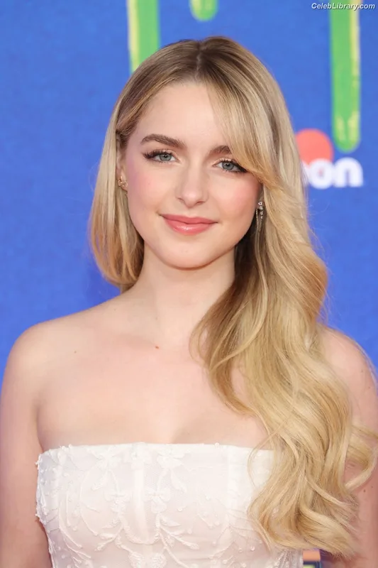 Mckenna Grace photo 8 of 1528