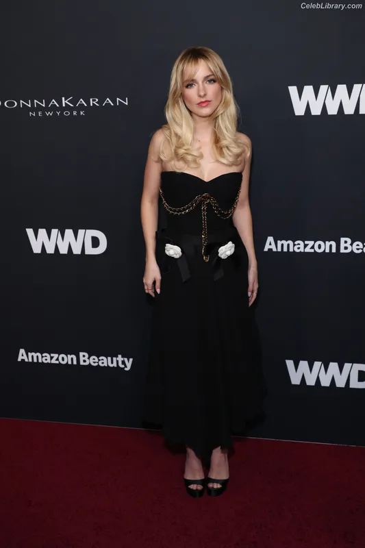 Mckenna Grace photo 3 of 1528
