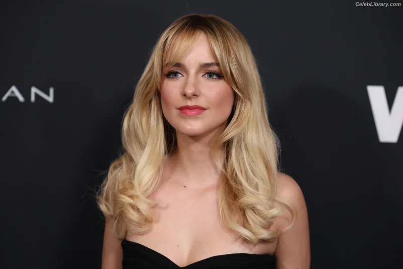 Mckenna Grace photo 2 of 1528