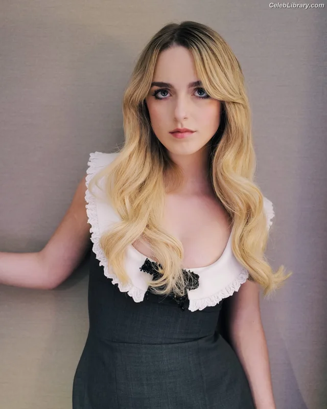 Mckenna Grace photo 2 of 1528