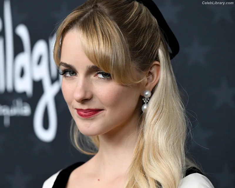 Mckenna Grace photo 4 of 1528